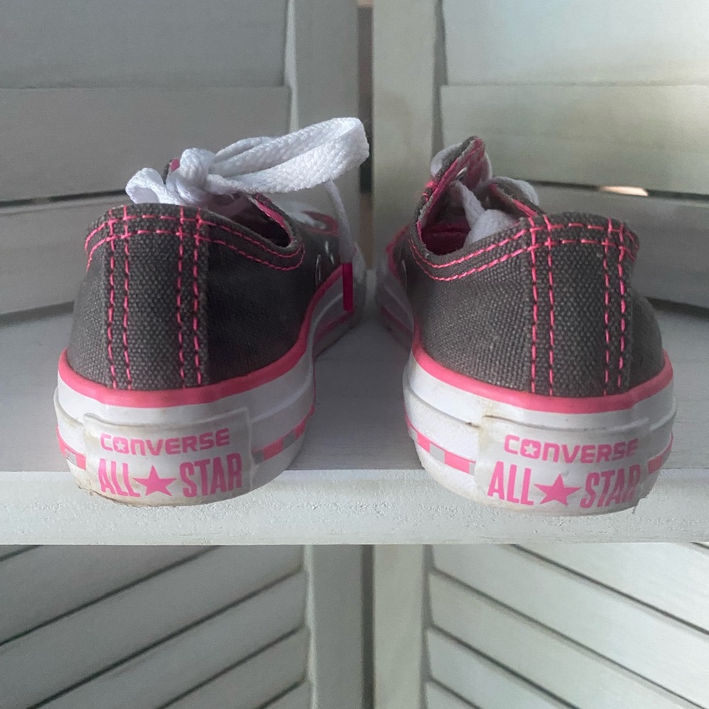 Little Kids Size 11 Converse Sneakers - Grey/Pink - Picture 6 of 8